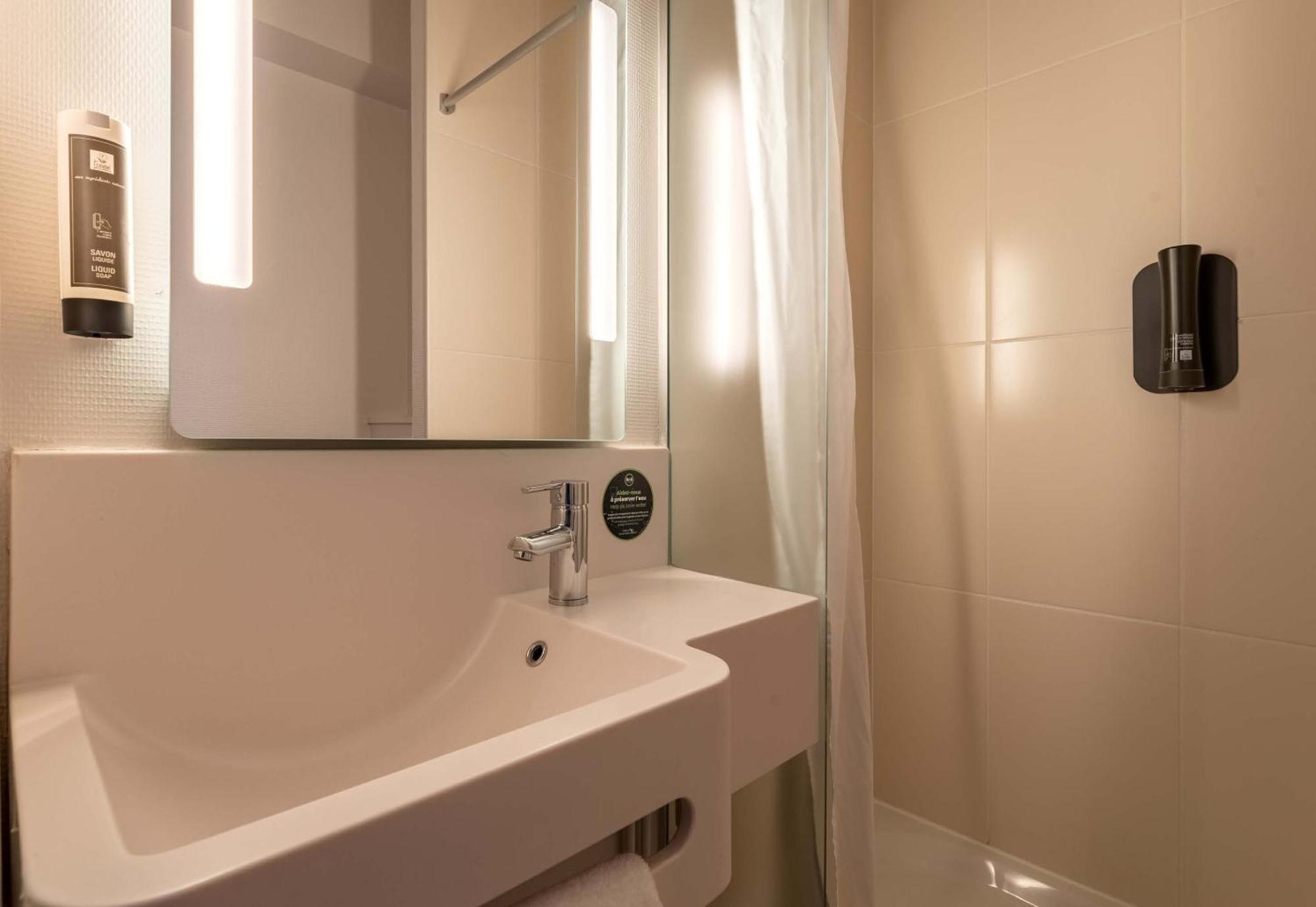 B&B Hotel Эврё Экстерьер фото