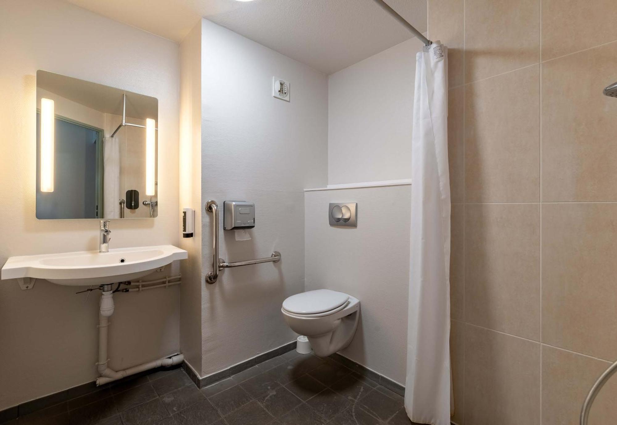 B&B Hotel Эврё Экстерьер фото