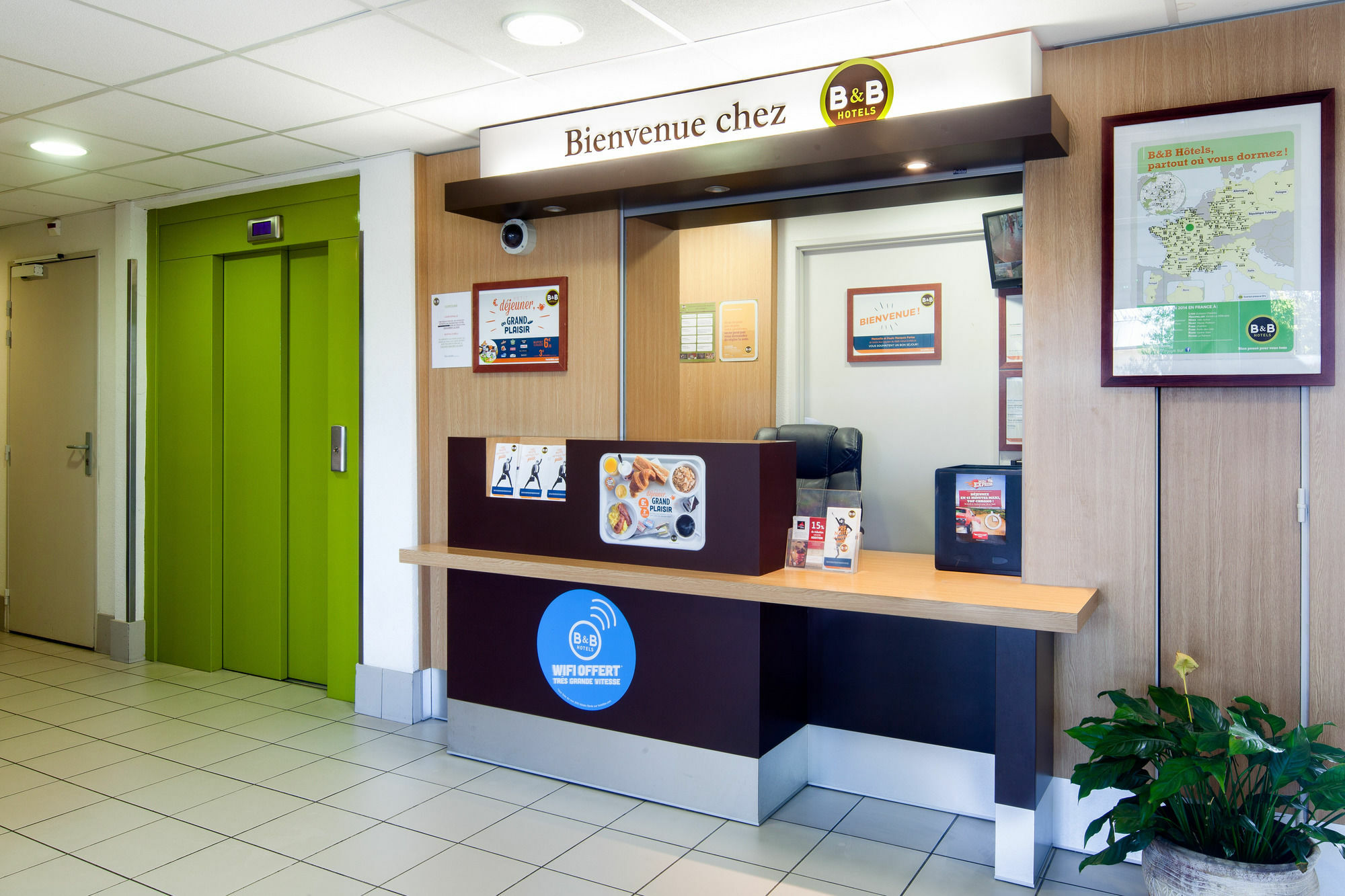 B&B Hotel Эврё Экстерьер фото